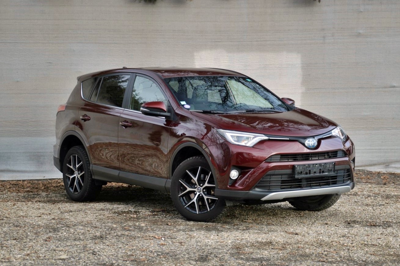 TOYOTA RAV4 2014-2018 — 4×4 SUV